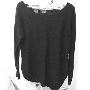 VINCE crew neck sweater. Excellent condition.